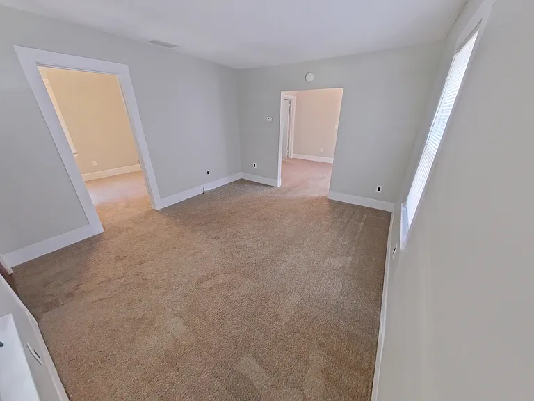 1325 Mohawk Ave — Photo 2