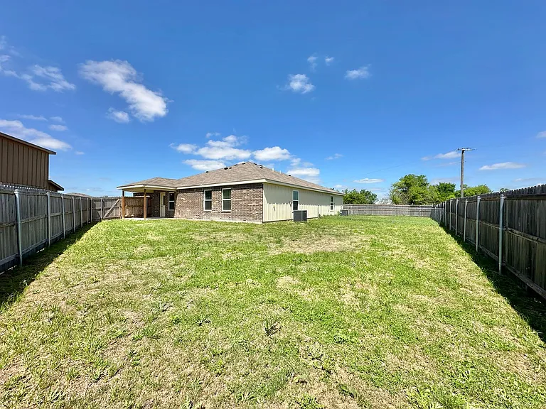 3323 Stonewall Dr — Photo 32