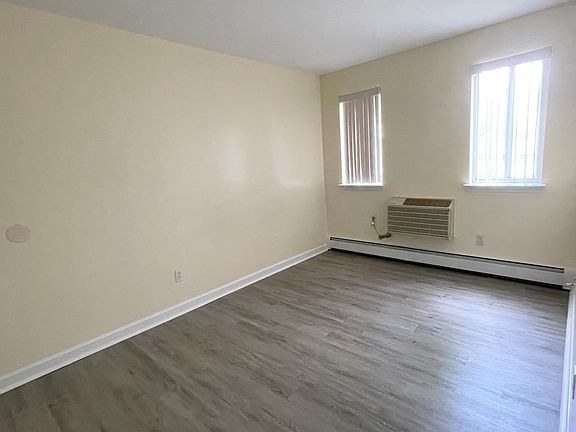 2nd image of 17716 S Conduit Ave