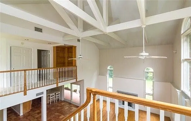 536 Cold Spring Rd — Photo 3