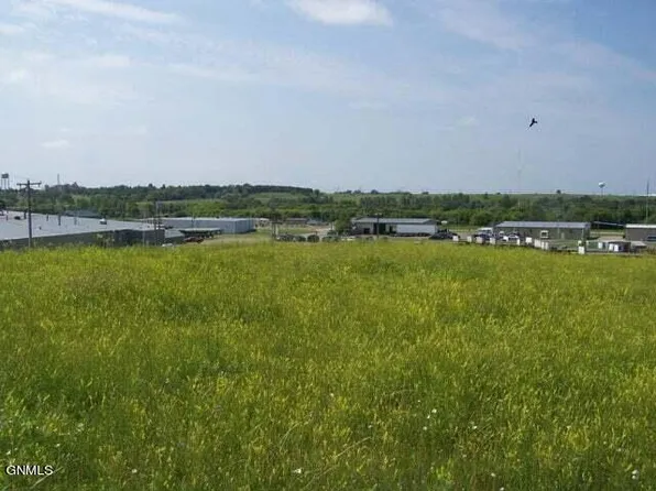 1421 12th St SE, Jamestown, ND 58401