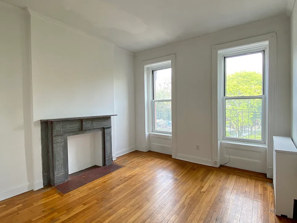 19 Greenwich Ave #4A
