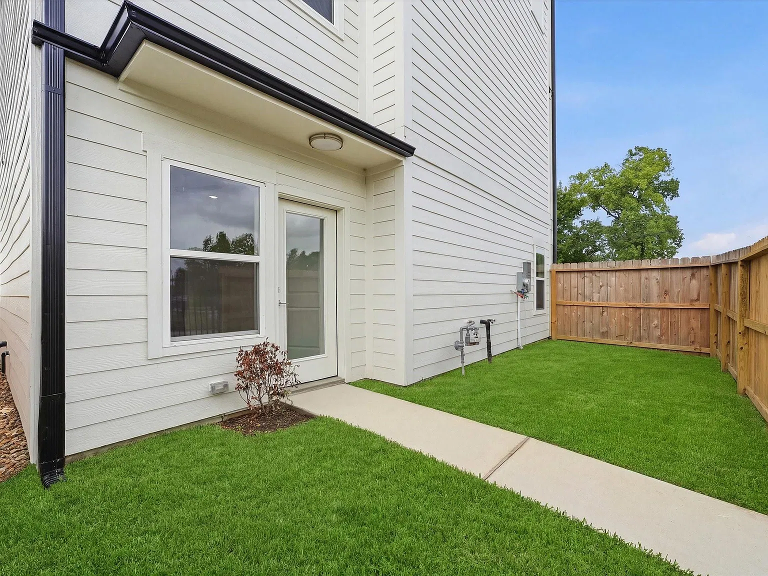 3 bed, 3.5 bath, 1809 sqft, $2,600 — Photo 4