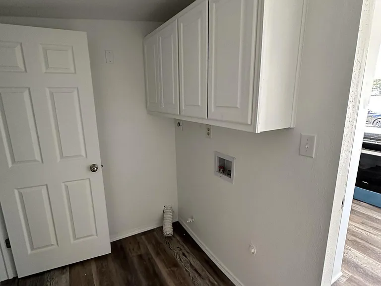 516 E George St — Photo 4