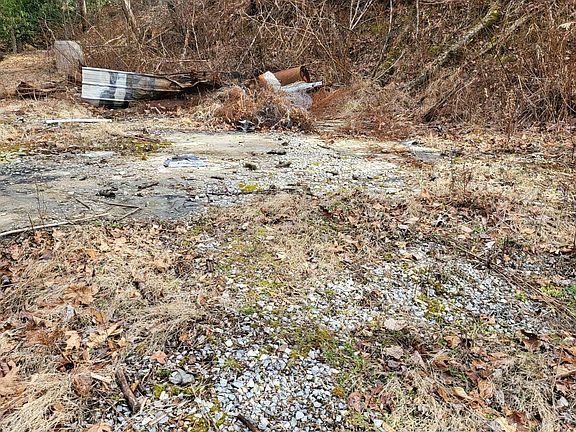 5th image of 1271 Upper Higgins Cr Rd