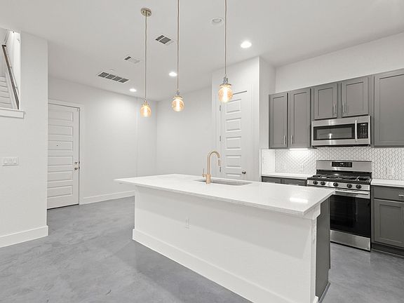 5th image of 8922 Menchaca Rd #701