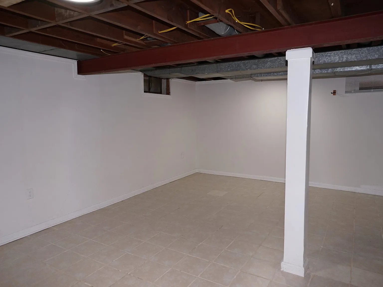 3 bed, 768 sqft, $2,080 — Photo 3