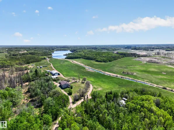 52073 State Highway 21, Strathcona County, AB T8B 1J4