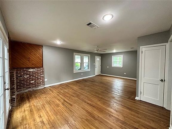 5th image of 105 Rosewood Cir