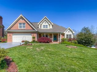 312 Chesterfield Dr, Kingsport, TN 37663