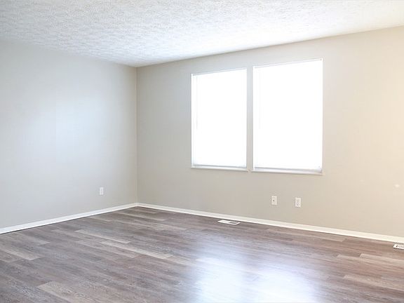2nd image of 3269 Framington Dr