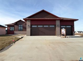 2805 S Dunraven Ave, Sioux Falls, SD 57110