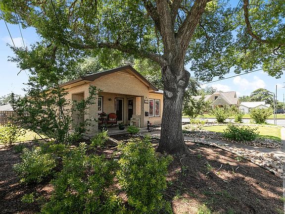 4th image of 317 W San Antonio St