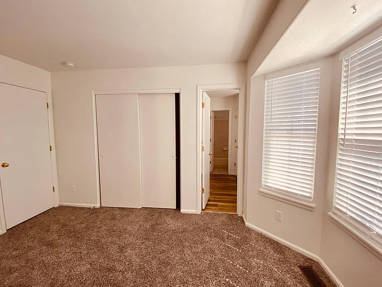 352 Simmons St — Photo 24