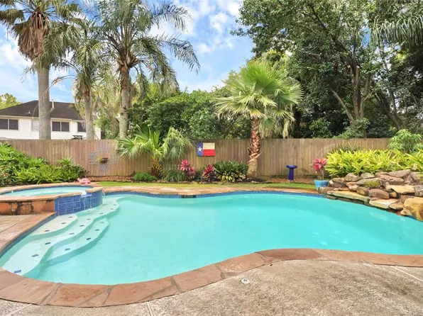 15414 Woodcote Ct, Houston, TX 77062