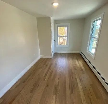 5th image of 323 Rutherford Ave #C
