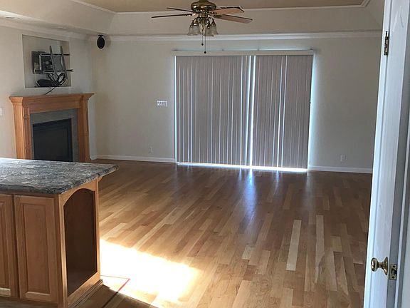 4th image of 216 Fair Oaks St