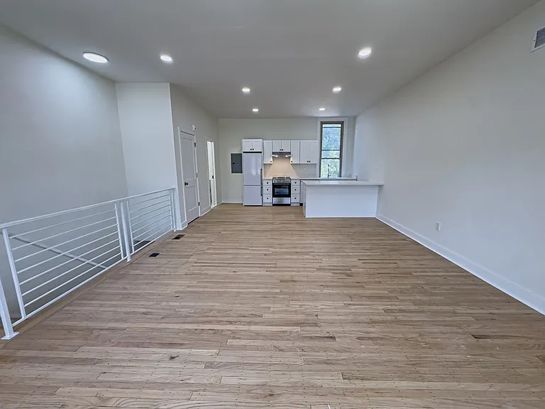 2013 Green St #3F — Photo 7