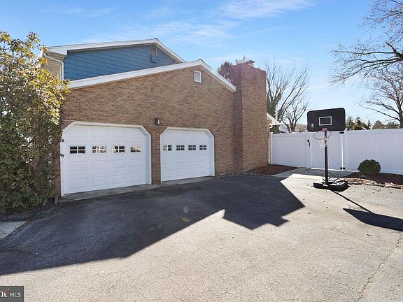 4th image of 2073 Cottonwood Dr