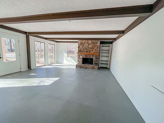 4th image of 14 Oakdale Dr