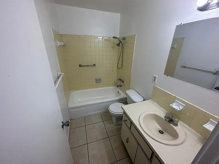1830 Maravilla Ave #202 — Photo 8
