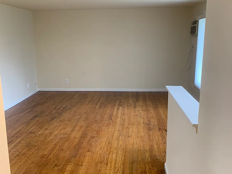 Silver Pines Apartments — Photo 27