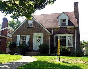 1st image of 638 W Ewing Ave