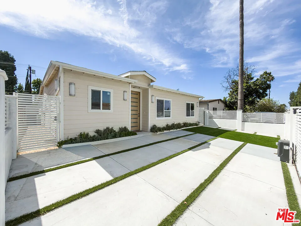 5 bed, 5.0 bath, 2100 sqft, $8,800 — Photo 4