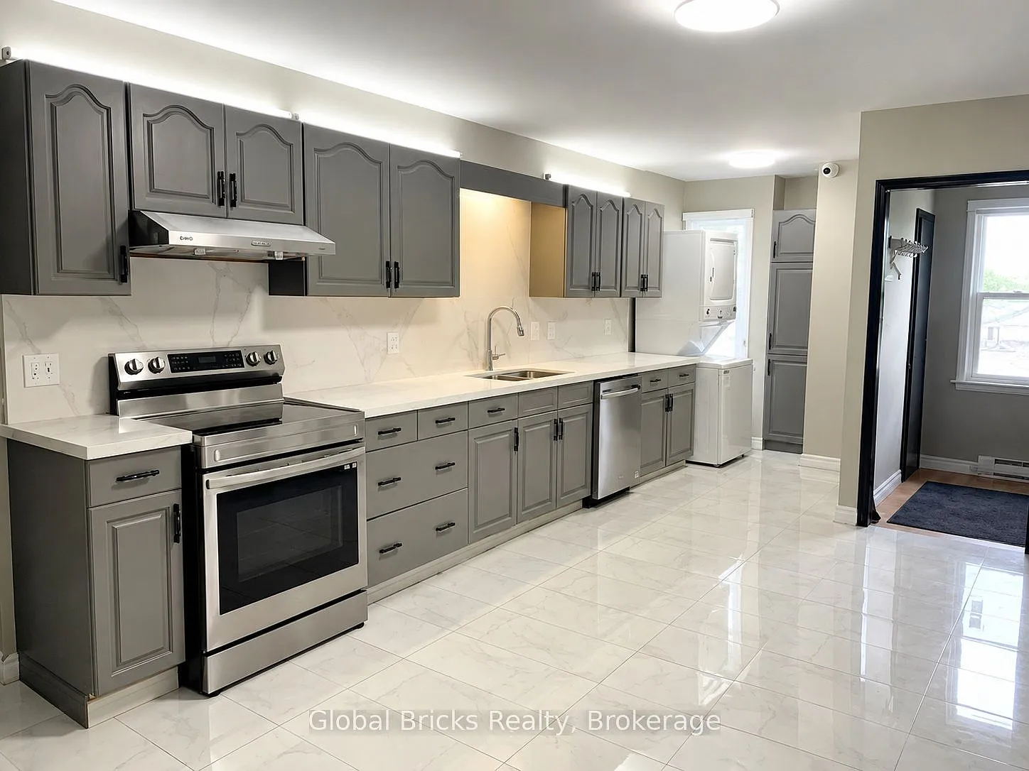 Studio, $2,600 — Photo 2