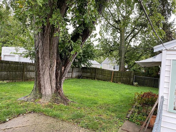 3rd image of 4704 N Helen Pl