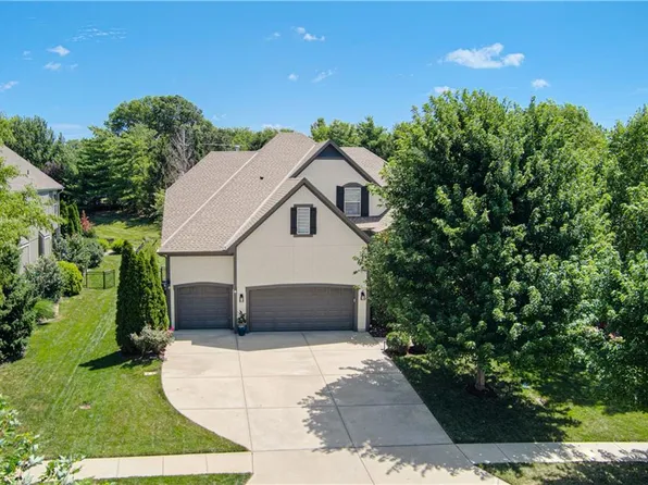8736 W 157th St, Overland Park, KS 66221