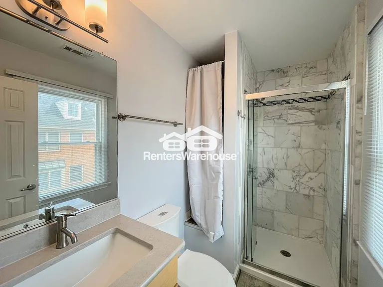 527 W 20th St #402 — Photo 19