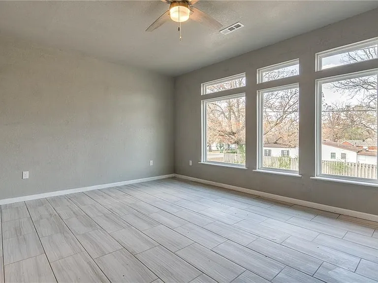 402 E Hemlock St — Photo 10
