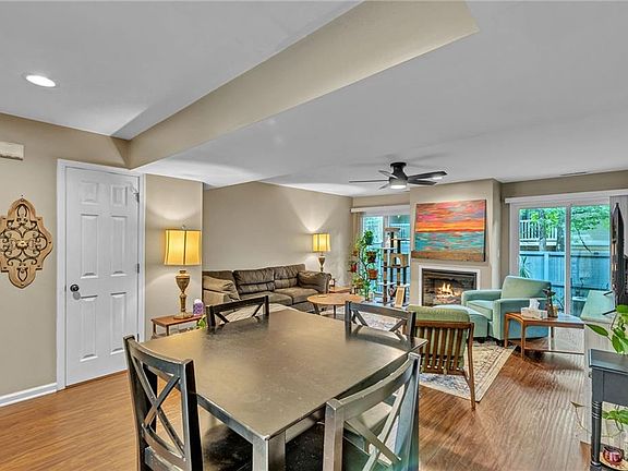 3rd image of 1132 Glengarry Way