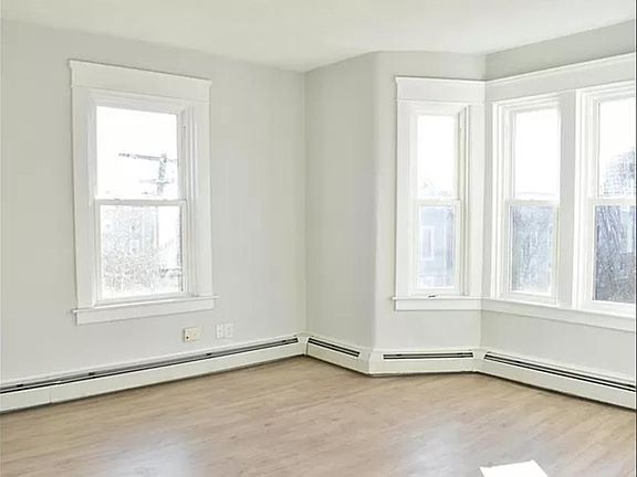 5th image of 18 Courtland St #2