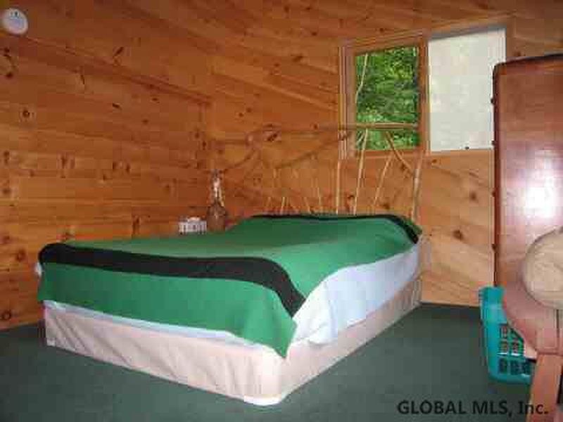 4th image of 17 Woodline Road
