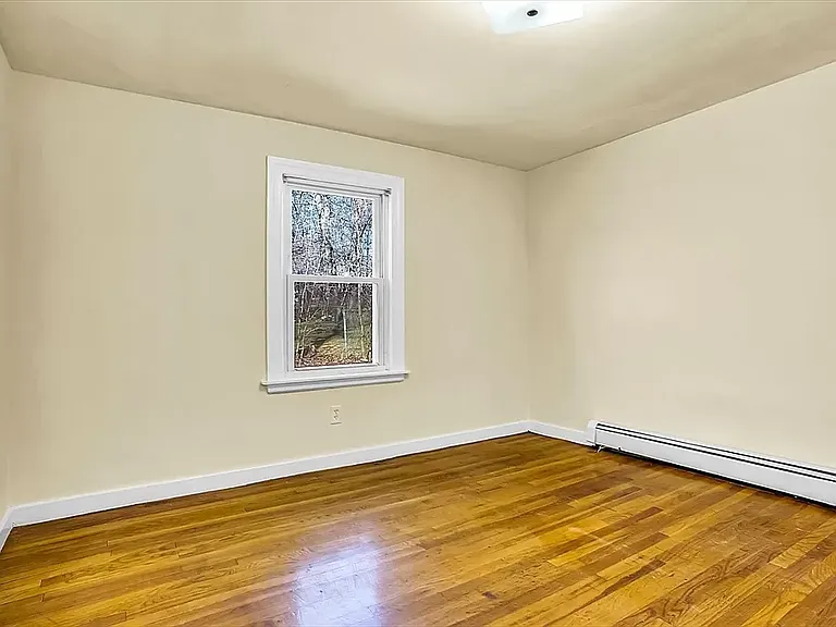 196 Grafton St — Photo 9