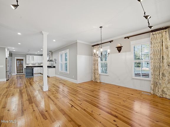 5th image of 319 E Nash Street