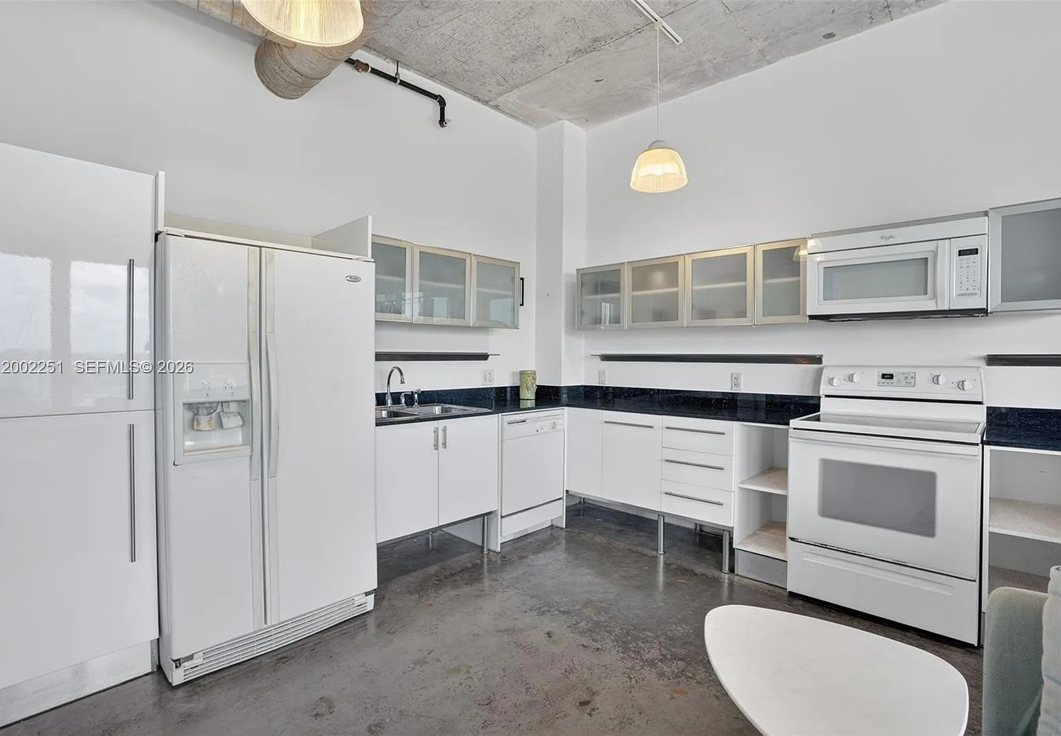Neo Condo — Photo 3