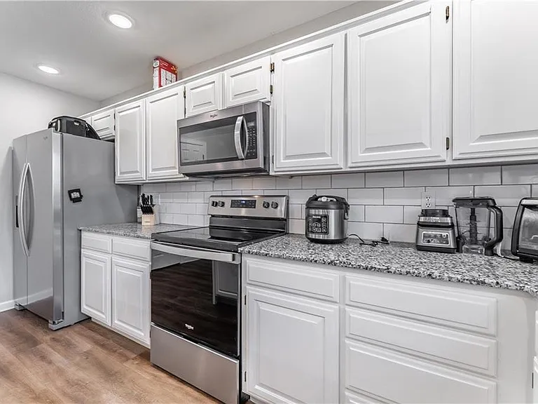 707 E Kara Ln — Photo 7