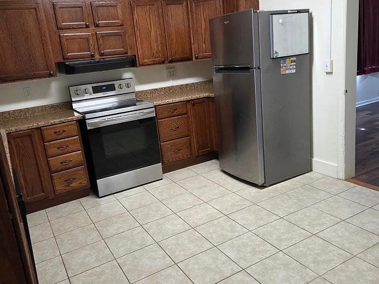 203 E Market Ave — Photo 19