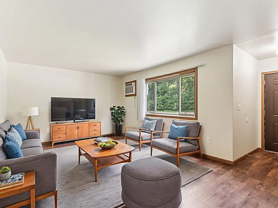 Woodfield Heights Apartments