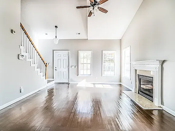1002 Mallory Ln — Photo 6