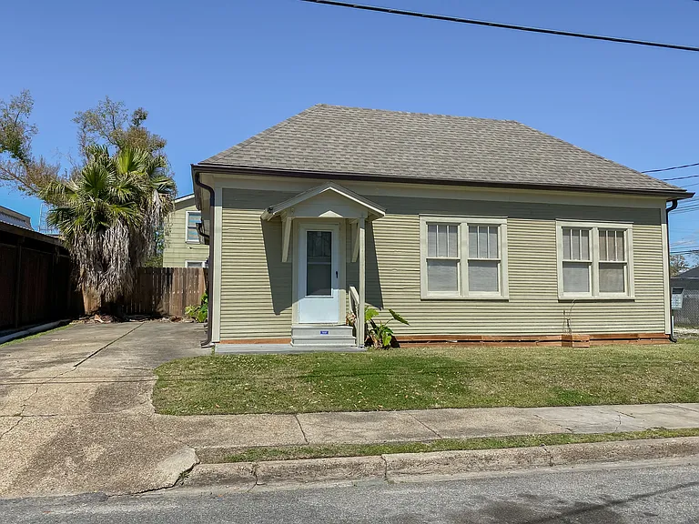 439 Iris St — Photo 2
