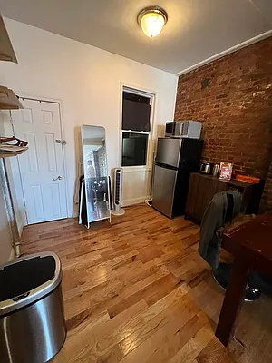 Rented by Delmark Realty LLC | media 10