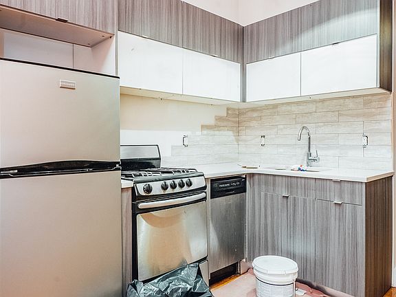 4th image of 13 Humboldt St APT 4R