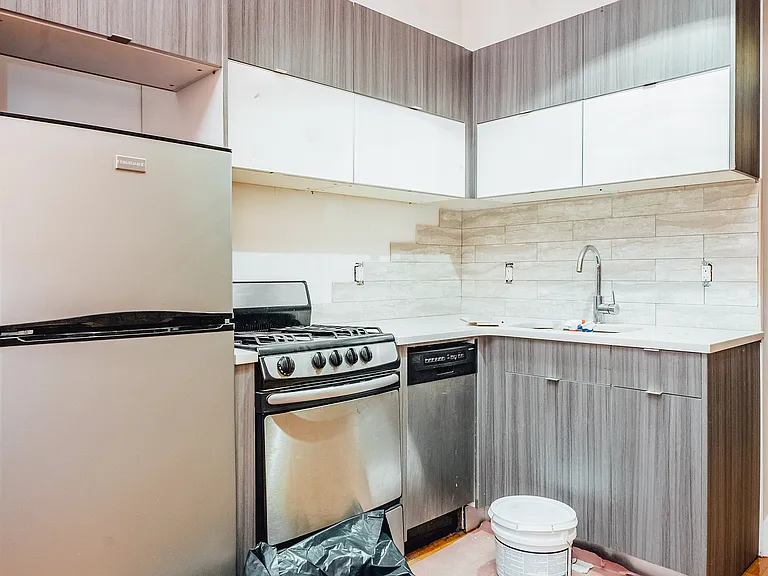 13 Humboldt St #4L — Photo 4