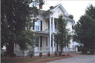 2nd image of 811 N Main St