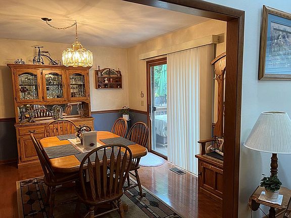 5th image of 521 Villa Circle Dr
