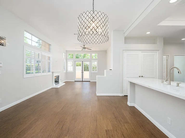 Bel Mondo Condos — Photo 17
